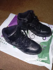  1 حذاء سيفتي  لون اسود للبيع  مستعمل نوع فيلا FELA