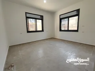  3 شقة ارضية جديده مع ساحه للايجار في سردا