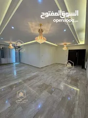  3 شقة / للايجار / فاخرة / ارضية مع حديقة / خلدا / 250 متر