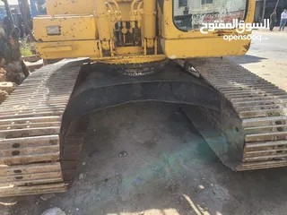  9 حفارة كوماتسو 220-7 موديل 2004 للبيع
