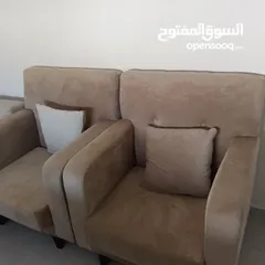 3 طقم جلوس وطاوله صغيره من ايكيا مع  4 كراسي للبيع