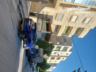  28 شقة أرضية سوبر ديلوكس مع ترس وكراج خاص منطقة جميله وقريبة من الأسواق والخدمات 3 مداخل