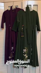  1 فستان بنفسجي / فستان أخضر