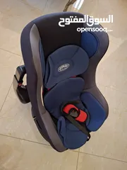  1 كرسي سيارة للاطفال
