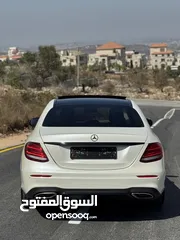  13 Mercedes Benz e200