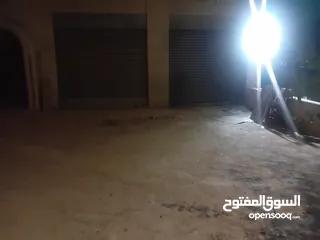  2 مخازن  للايجار