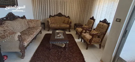  1 طقم كنب مع طاولات وثريا لغرفة الجلوس