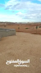 3 بيت عدد 2 مسطح كل بيت 100م مساحة الارض 2 دونم