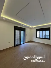  18 شقة ارضية مع مدخل خاص و ترس في البنيات قرب مدارس الحصاد