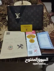  4 LOUIS VUITTON