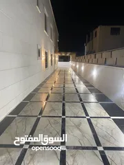  5 فيلا فخمة للبيع