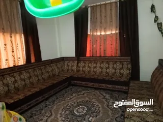  2 طقم كنب للبيع بسعر حرق 50 دينا من الاخر طقم بتحمل  موجود بالرصيفه  التواصل علي الرقم