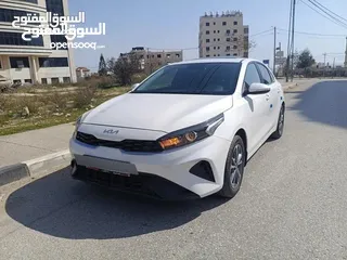  8 سيراتو k3 2022-2023 بنزين 8800 كيلومتر بحالة الوكالة  دهان الشركة الأصلي