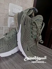  4 حذاء رياضي رجالي قياس 40 لون زيتي أخضر ماركة نايكي NIKE