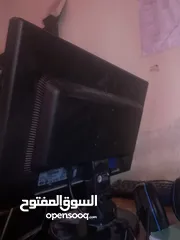  3 شاشة LG للبيع  بسعر 10 واللون تبع الشاشة ضارب على خضار بس مش مأثر على اي اشي