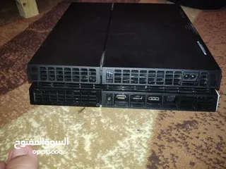  2 بلايستيشن 4 مستعمل لاكن صفر خدوش و بيجي معاه جمييع ملحقاته