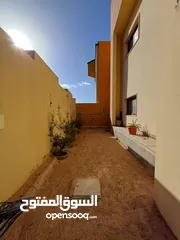  5 منزل في حي الزهور صلاح الدين للبيع