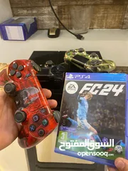  1 بلي ستيشن 4 مع 3 جوستكك و fc24 عربيه نظافه 100%