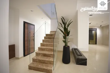  7 شقة فخمة للبيع طابق ثالث مع رووف دوبلكس في ارقى مناطق شفا بدران مساحة 228 متر داخلي
