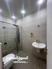  16 شقه داخل منطقه ام السماق / جنب مدارس الدر المنثور