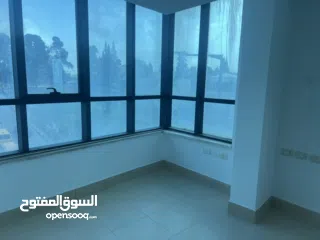  1 مكتب للايجار في الارسال قرب قصر الحمرا بصلح عياده طبيه او صالون تجميل او اي اعمال مكتبيه