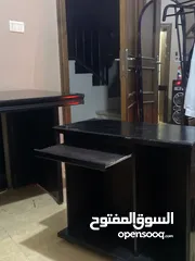  6 مكتب للشركات خشب اصلي مستعمل يوم واحد بحاله جديده و مكتب صغير يوجد معو