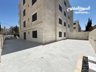  18 شقة لقطة للبيع طابق ارضي مع حديقة شارع المطار النخيل  شقة مساحة 185م وترس خارجي 220 م وكراج مستقل