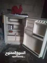 1 ثلاجه صغيره ب 50 دينار