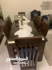  1 طقم سفره من ثلاث قطع   طاولة خشب 8 كراسي وفضيه و بوفيه