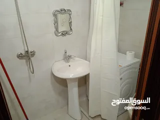  1 غرفتين نوم غير مفروشة للايجار