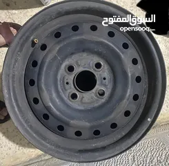  2 جنط حديد 14 براغي قريب حبتين فقط