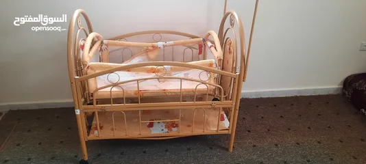  4 سرير اطفال بحاله ممتازة