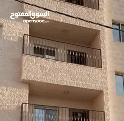  1 شقه للبيع...  في اربد  الصريح./بألقرب من مركز لايتام  منطقه جميله جدا وهادئه  طابق تاني فني // مساحه