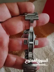  5 ساعه سواتش مع كفالتها وكرتونتها جديده بحالة الوكاله للبيع