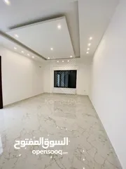  11 شقه فاخرة للبيع في الرونق