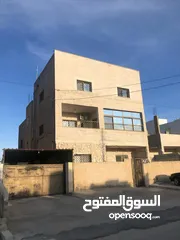  5 بيت طابقين وروف وطابق واجه حجر