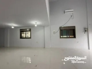  5 محل للايجار