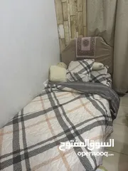  1 سريرين مقاس 90 وضعهم جيد two single beds