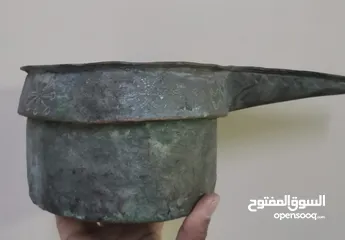  3 قطعة اثرية تراثية نادرة  وعاء نحاسي قديم، منقوش باسم الصانع: "عمل محمد بن سعيد بن جميعة"