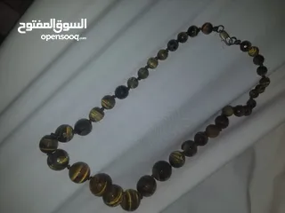  28 عملات وقلادات وكاميرات قديمه ونادره