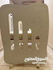  3 سرير اطفال مع فرشة لم يستعمل بحالة جديدة وجيدة جدا لون ابيض للاطفال تم شراءه من عابدين