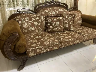  12 طقمين كنب للبيع بحالة ممتازة جدا للبيع بسبب ضيق المساحة