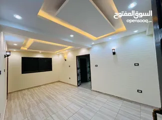  1 شقة في بيت ملاك للبيع