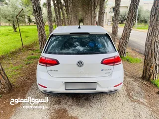  2 Wolkswagen E-Golf 2020 للبيع