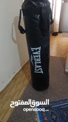  1 كيس ملاكمة طوله تقريبا 140cm