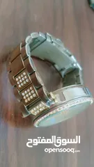  3 ساعة اومكس(Omax) ستاتي ( نسائية)  الساعه ثقيله ومرتبه والها قيمه