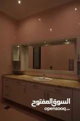  21 فيلا للإيجار
