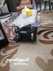  1 طاوله مع طربيزتان زجاج للبيع