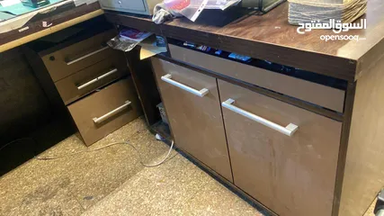  4 رفوف محل للبيع خشب لاتيه