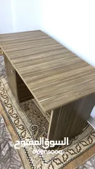  1 طاولة دراسة او طاولة لابتوب مكتبيه حجمها متوسط كويس